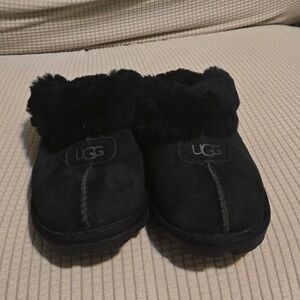 EUC UGG Black Shearling Clog Slippers